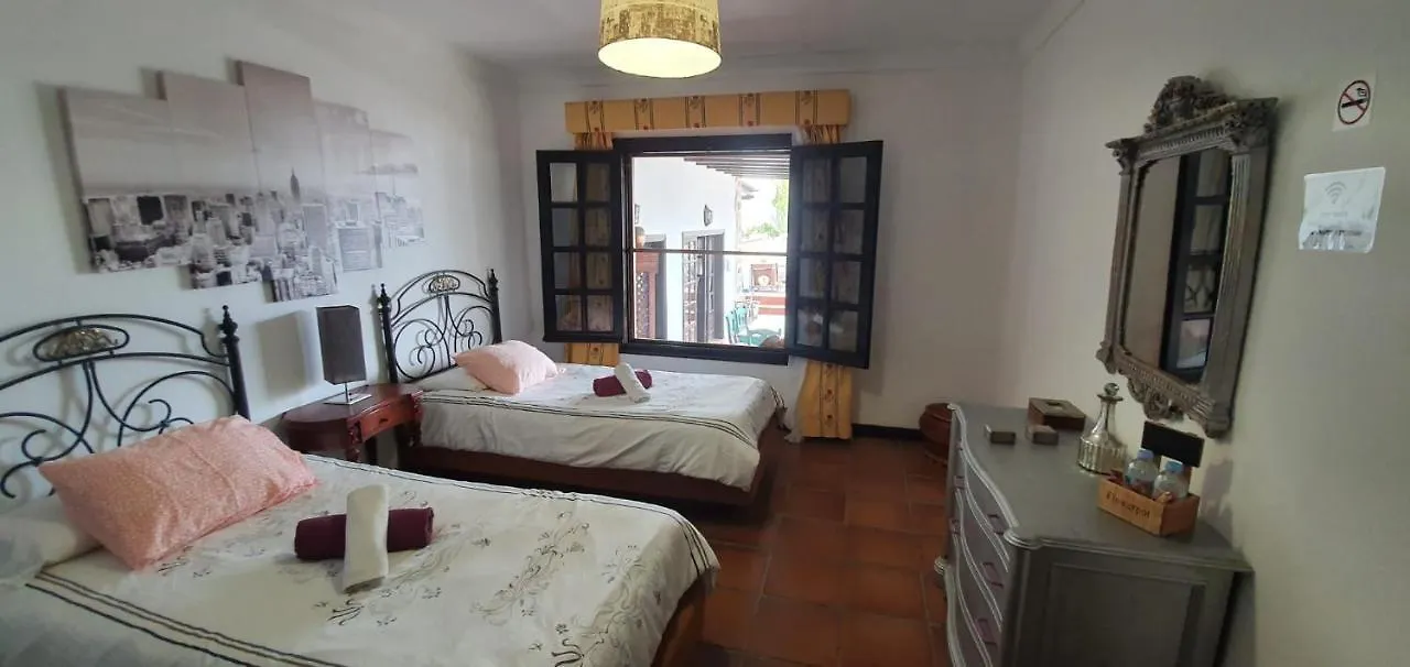 Habitaciones Dona Cris Puerto del Carmen  Maison d'hôtes